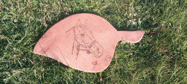 Dessous de plat où planche apéritive "Tête de cheval"